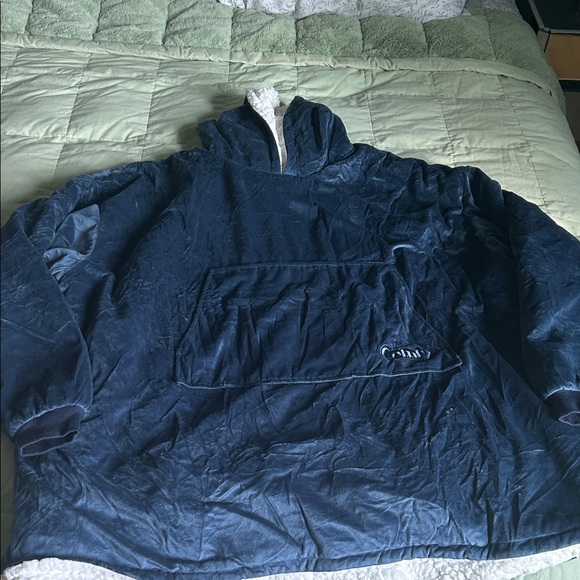 Luxurious Navy Sherpa-Lined Blanket Hoodie - Picture 1 of 2